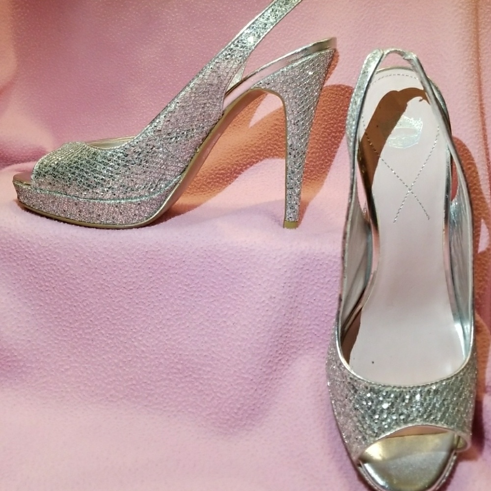 CINDERELLA'S SHOE